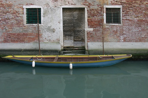 Barque jaune bleue