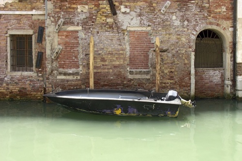 Barque à la ponceuse