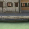 Barque grise pointue